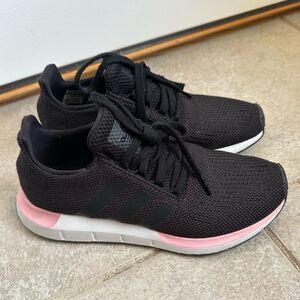 adidas gazelle silver green womens adidas Kids Swift Run Shock Pink Black White main image 0
